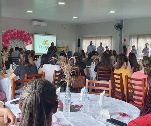  Cooperadas de Salto de Lontra e Ampere participam de palestra.